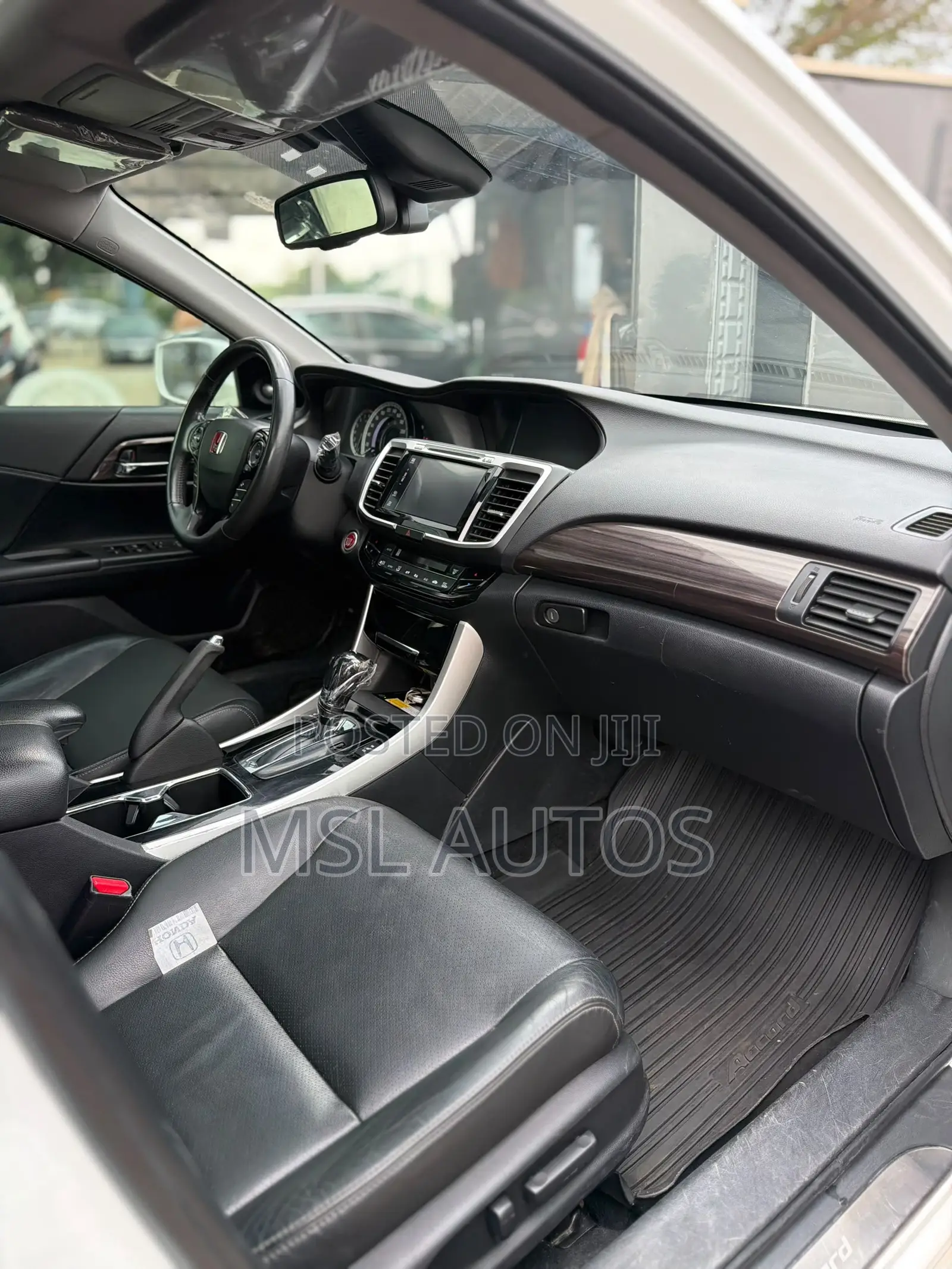 Honda Accord Touring 4dr Sedan FWD (3.5L 6cyl 6A) 2016 White