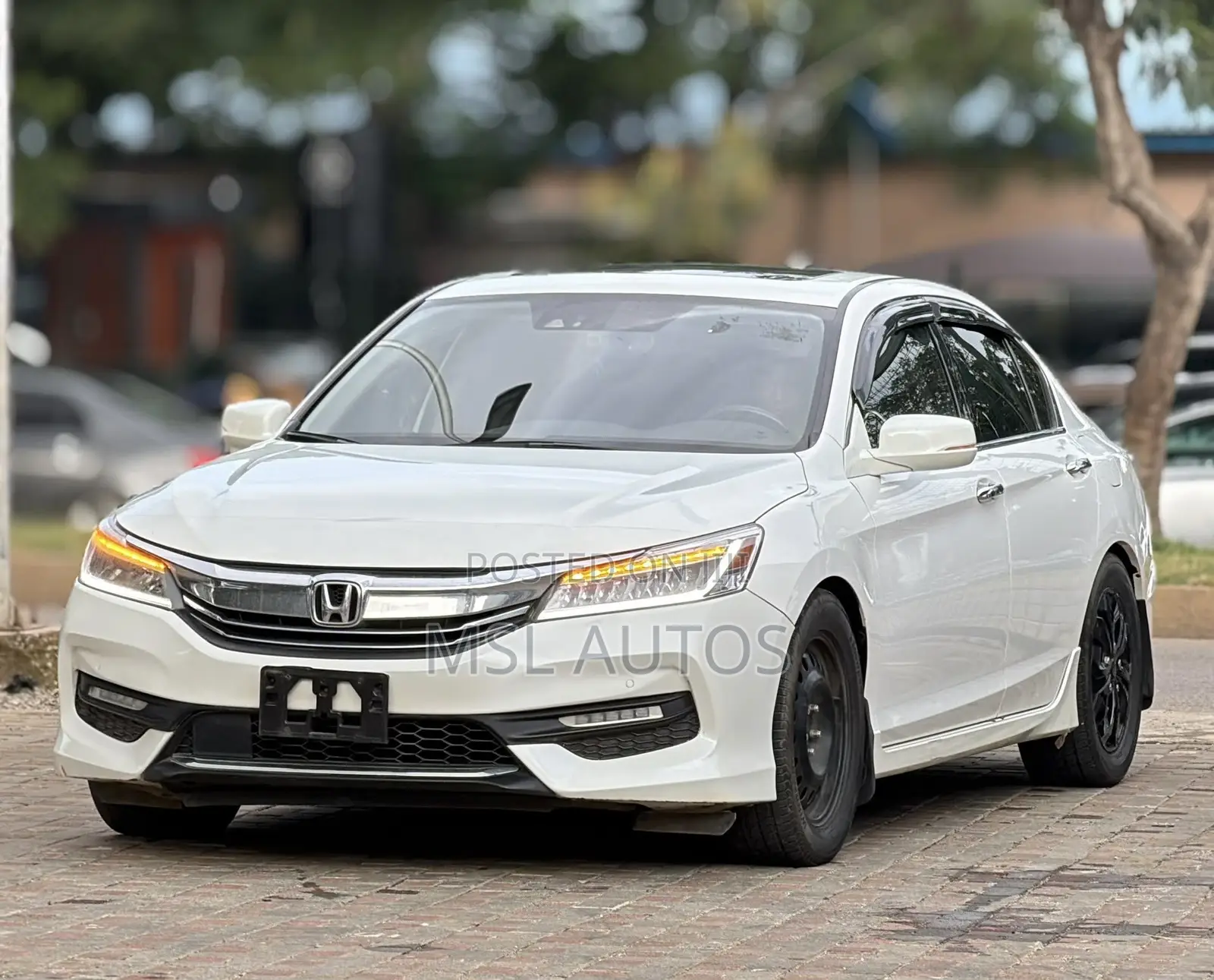 Honda Accord Touring 4dr Sedan FWD (3.5L 6cyl 6A) 2016 White