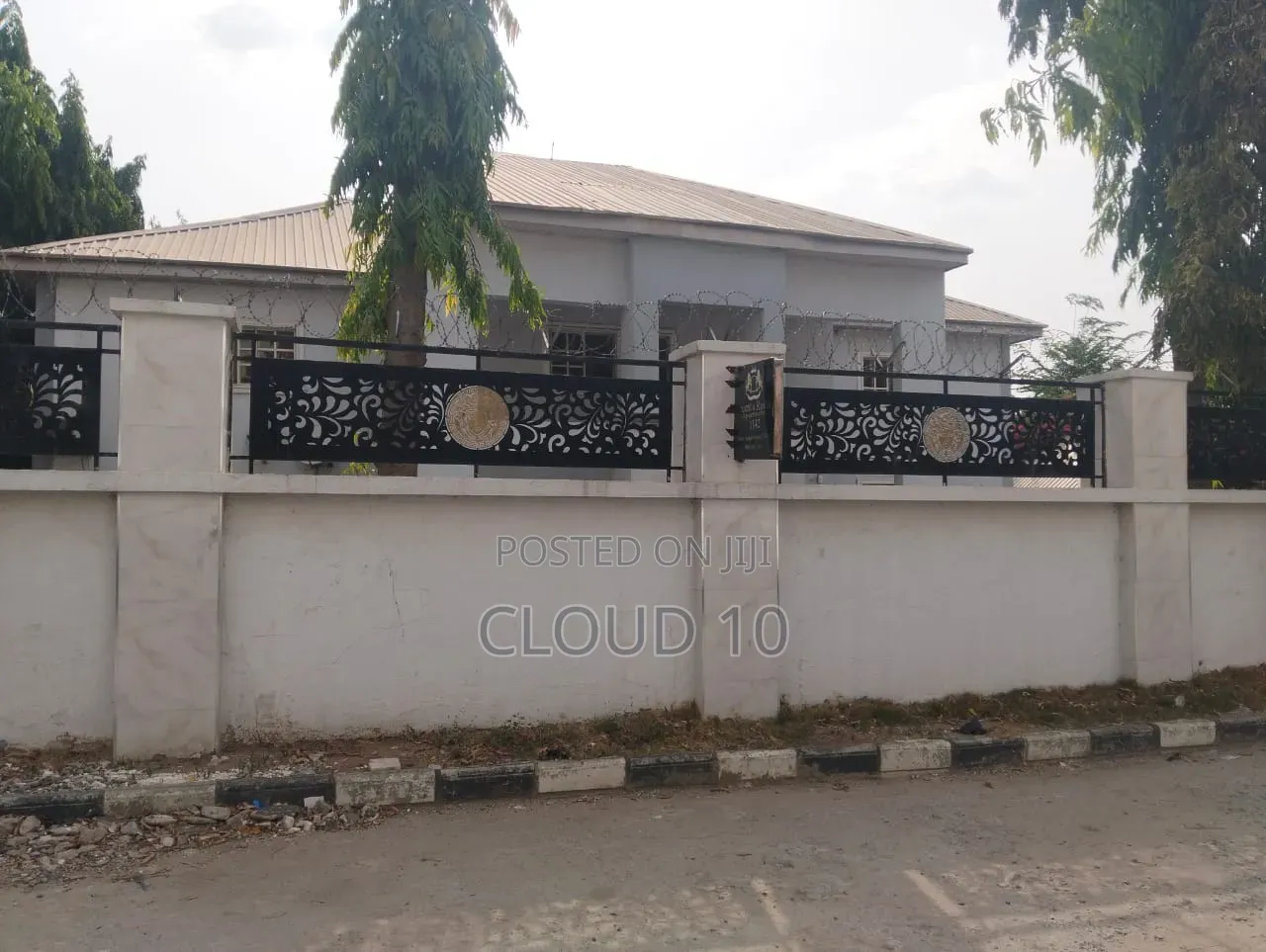Furnished 17bdrm Maisonette in Utako for sale