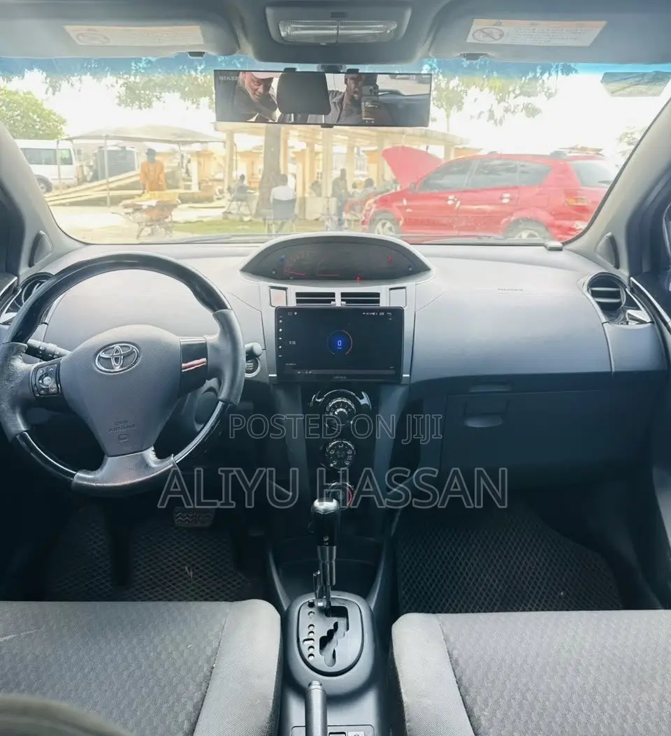Toyota Yaris 2010 Black