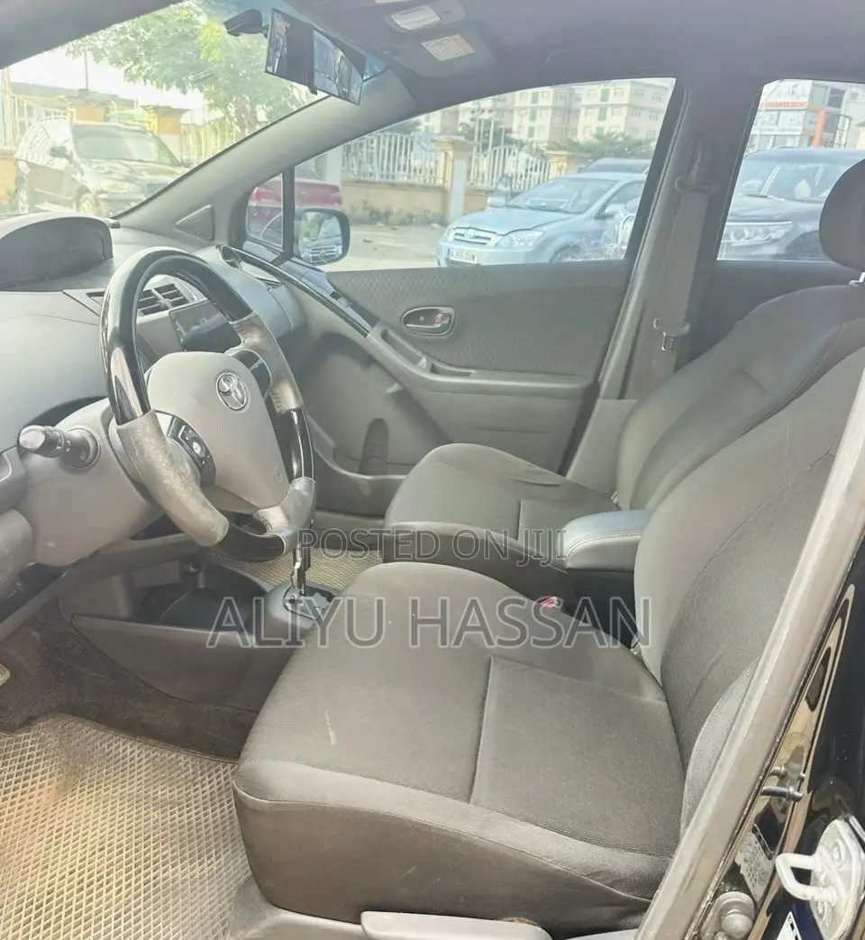 Toyota Yaris 2010 Black