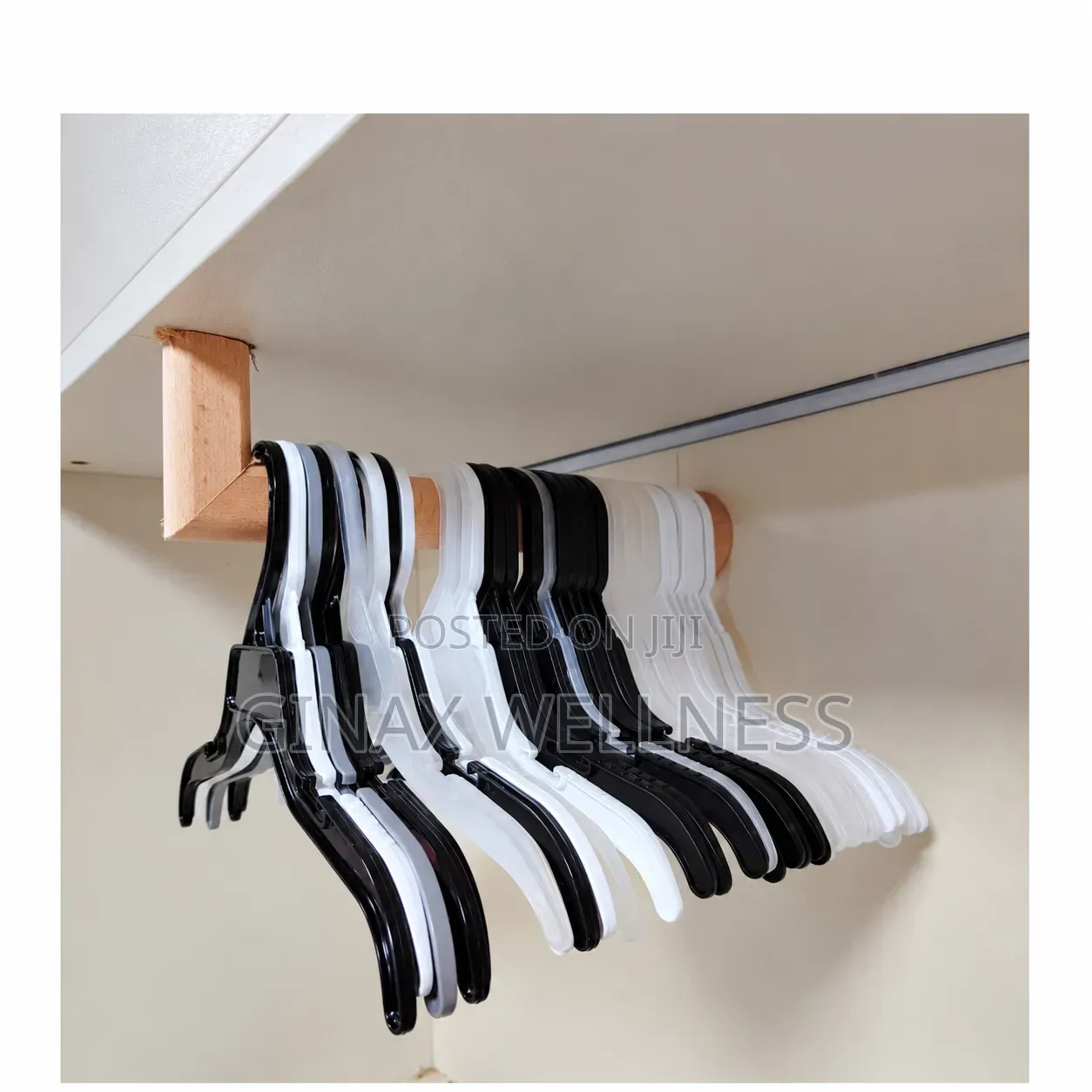 Children's Plastic Clothes Hangers With Anti-Slip Hooks (10 Pieces)