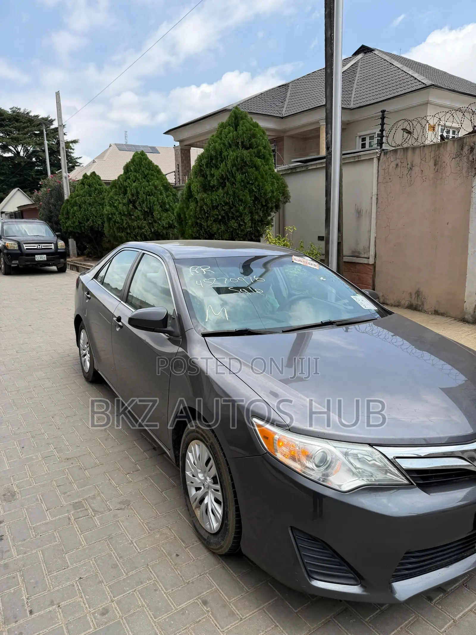 Toyota Camry LE 4dr Sedan (2.5L 4cyl 6A) 2014 Gray