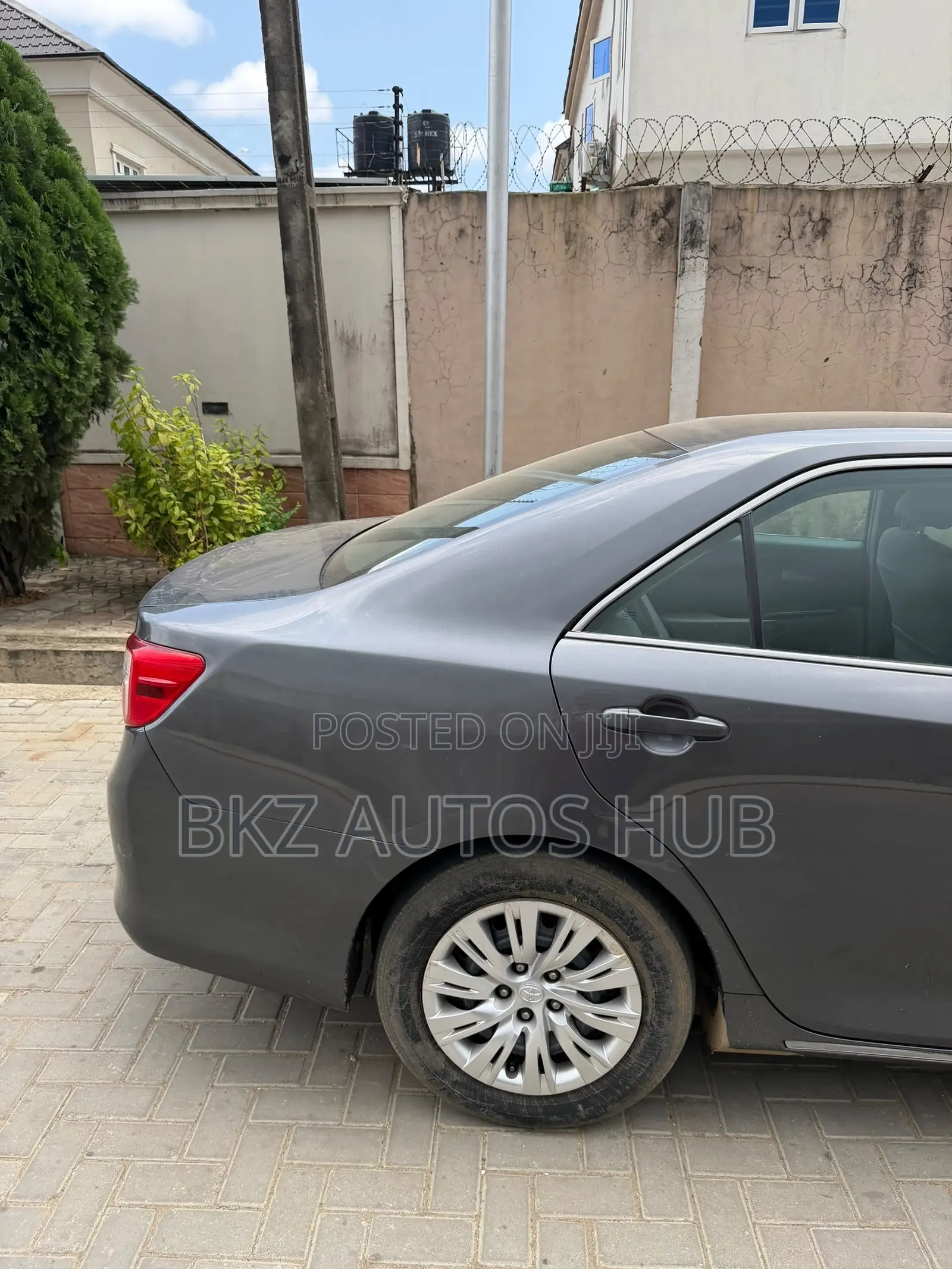 Toyota Camry LE 4dr Sedan (2.5L 4cyl 6A) 2014 Gray