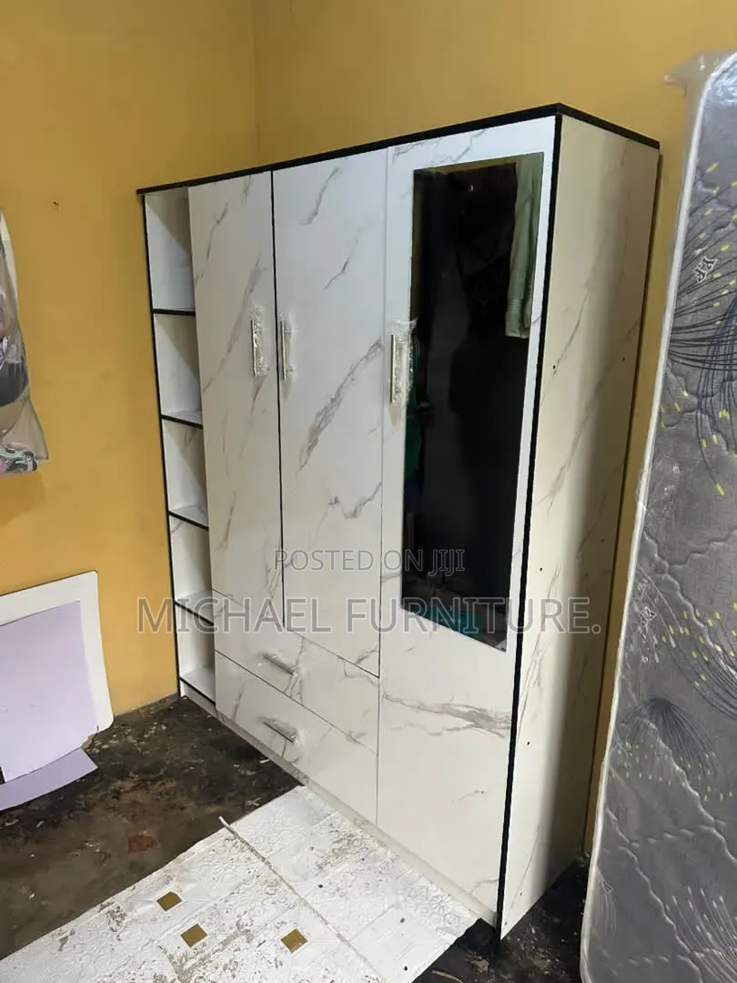 Immaculate Beauty (5 by 6 Wardrobe)with Mirror
