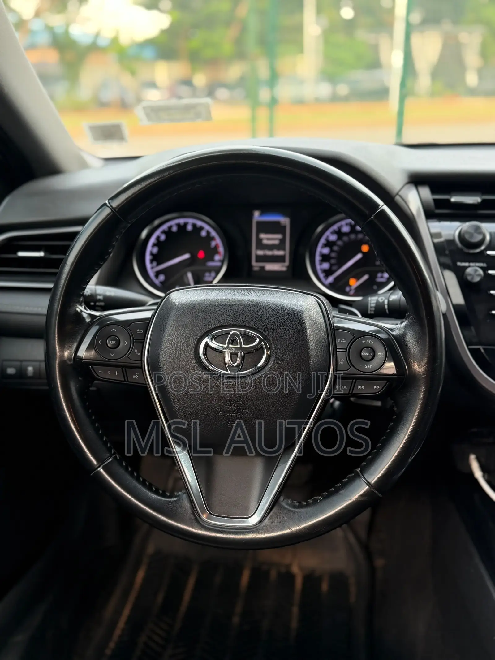 Toyota Camry SE (2.5L 4cyl 8A) 2019 White