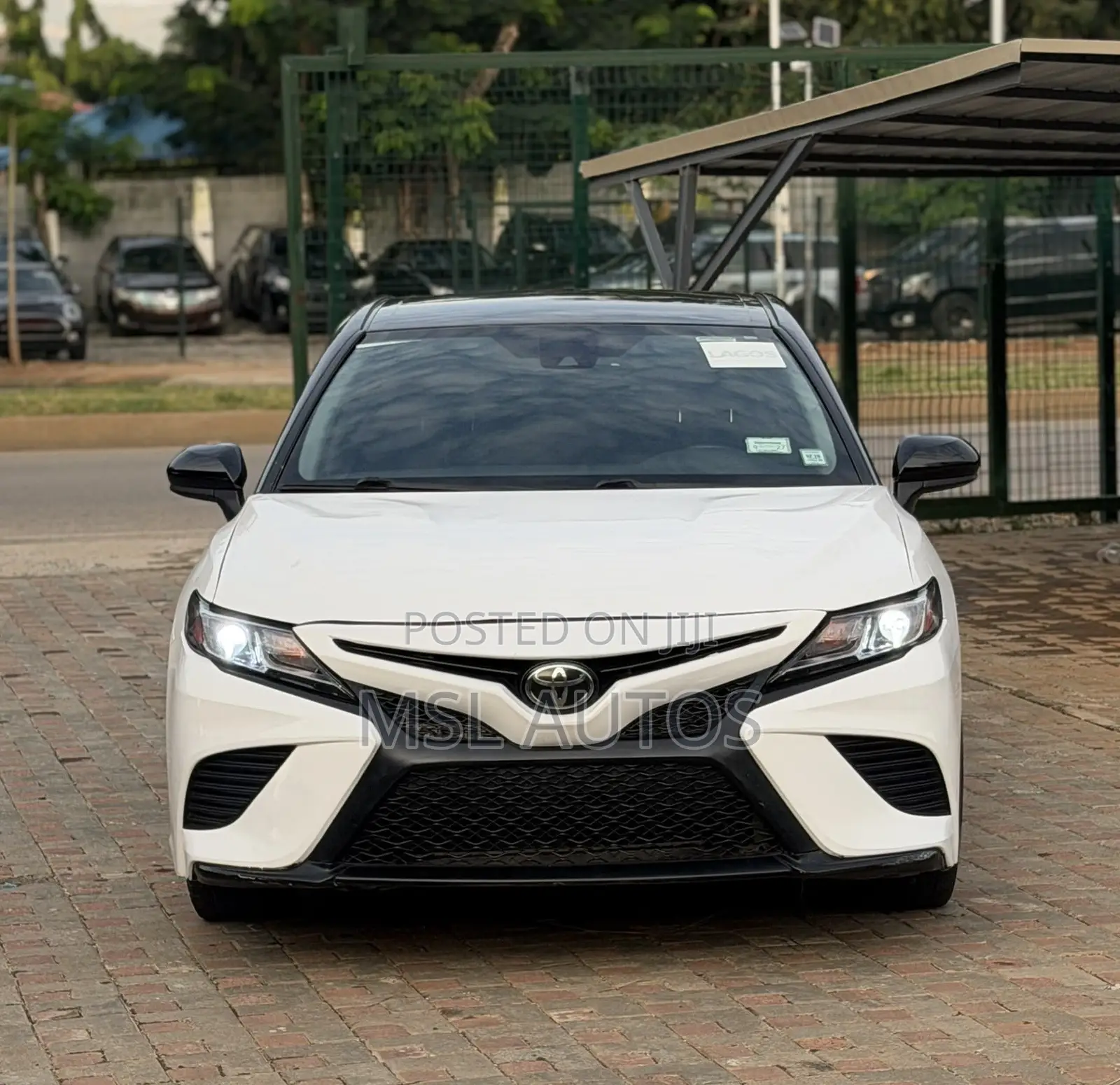 Toyota Camry SE (2.5L 4cyl 8A) 2019 White