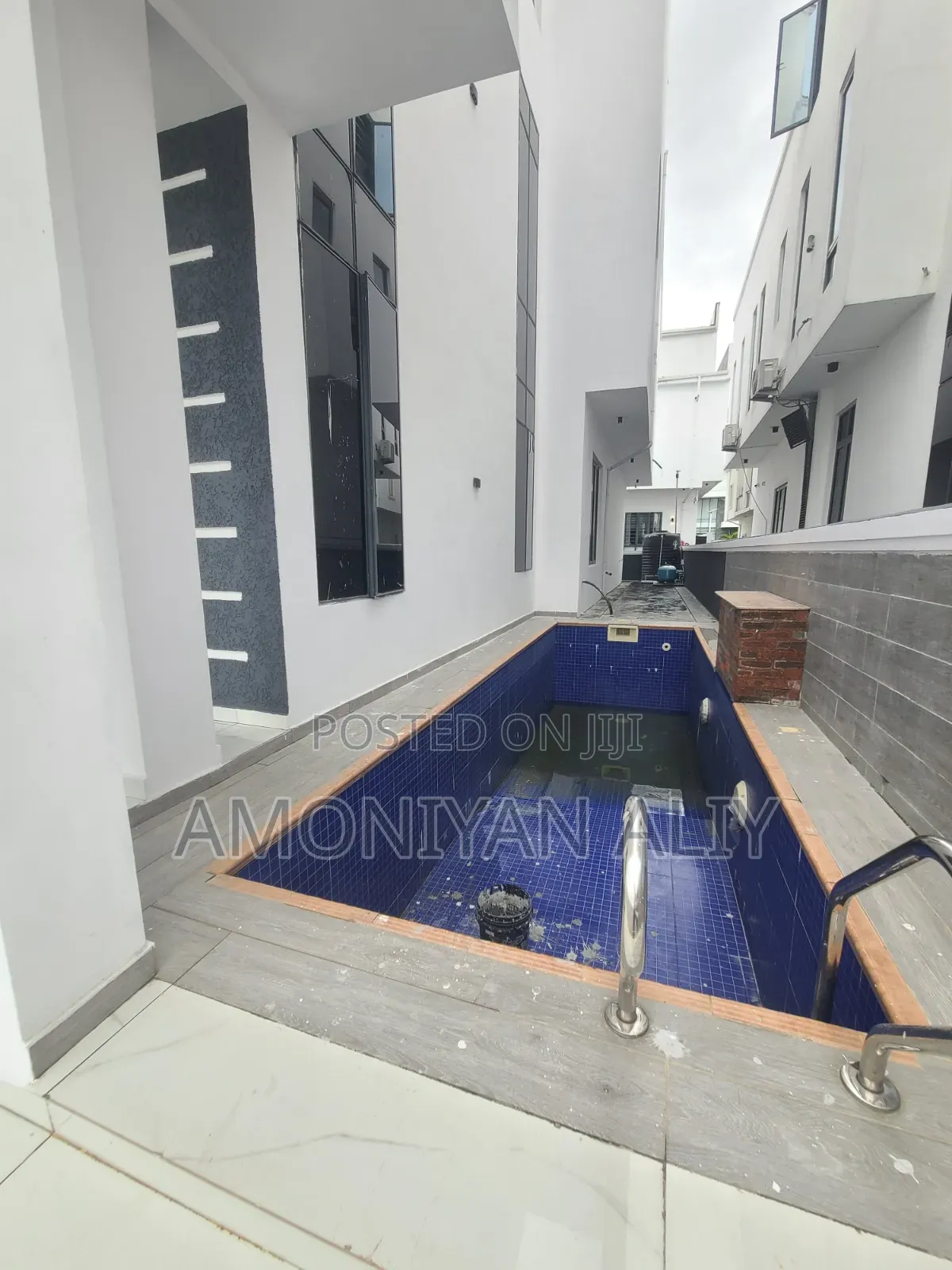 5bdrm Mansion in Megamond Estate, Ikota for sale