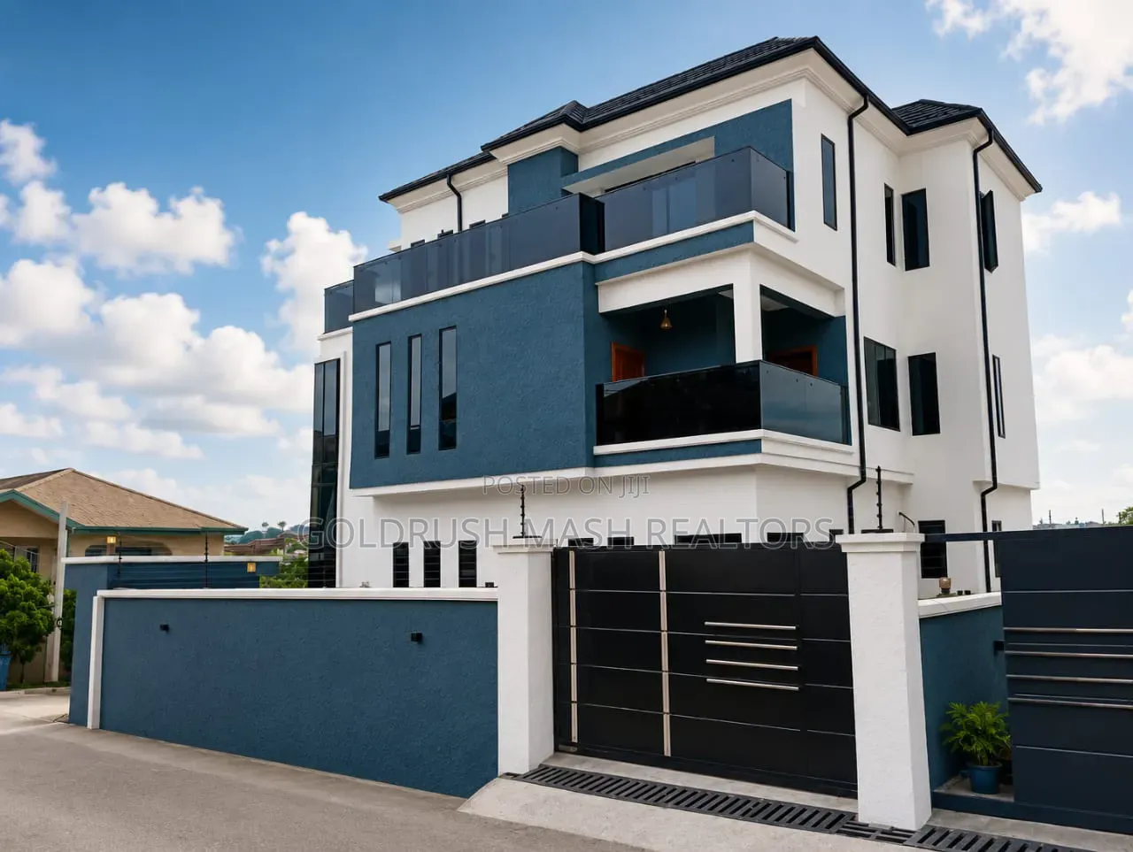 5bdrm Duplex in Adeoni Estate, for sale