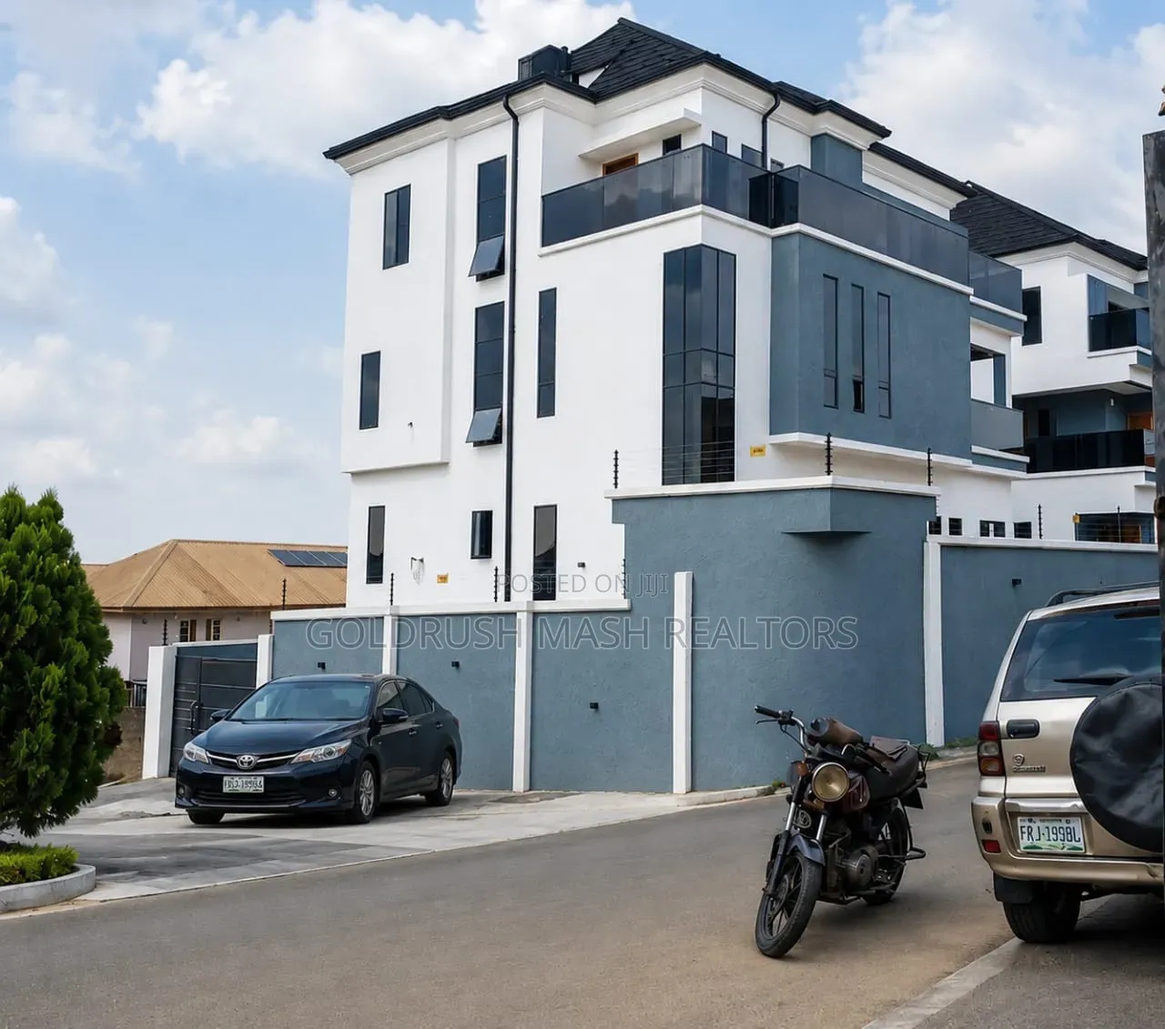 5bdrm Duplex in Adeoni Estate, for sale
