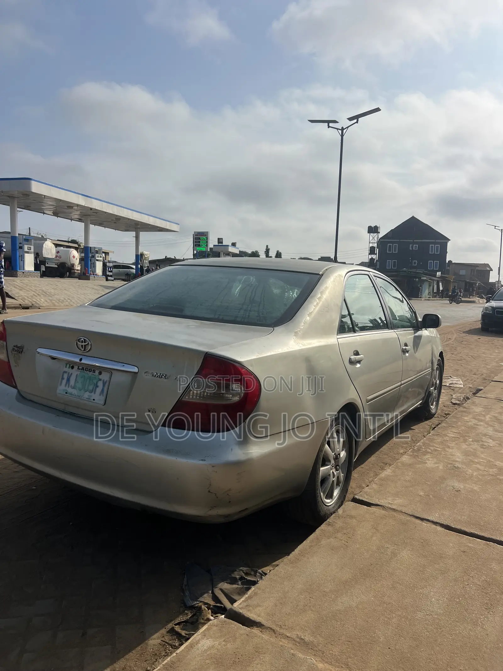 Toyota Camry XLE V6 4dr Sedan (3.0L 6cyl 5A) 2004 Silver