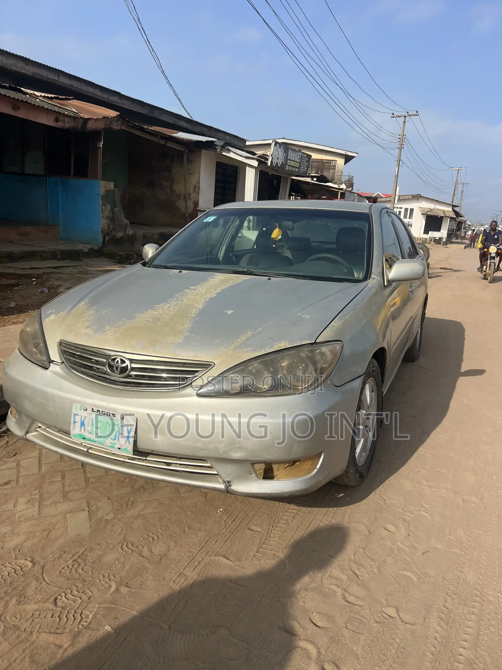 Toyota Camry XLE V6 4dr Sedan (3.0L 6cyl 5A) 2004 Silver