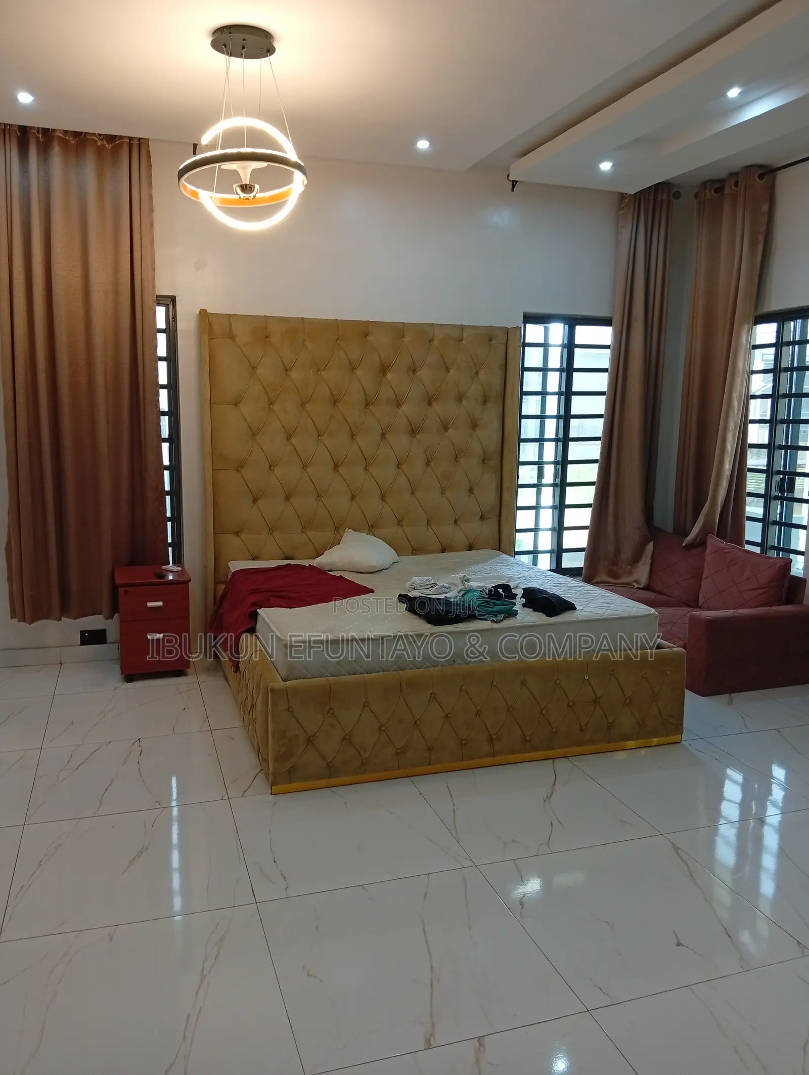 6bdrm Duplex in Chaplin Court Estate, Ogombo for sale