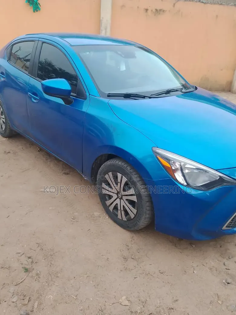 Toyota Yaris XLE Sedan 4dr 2019 Blue