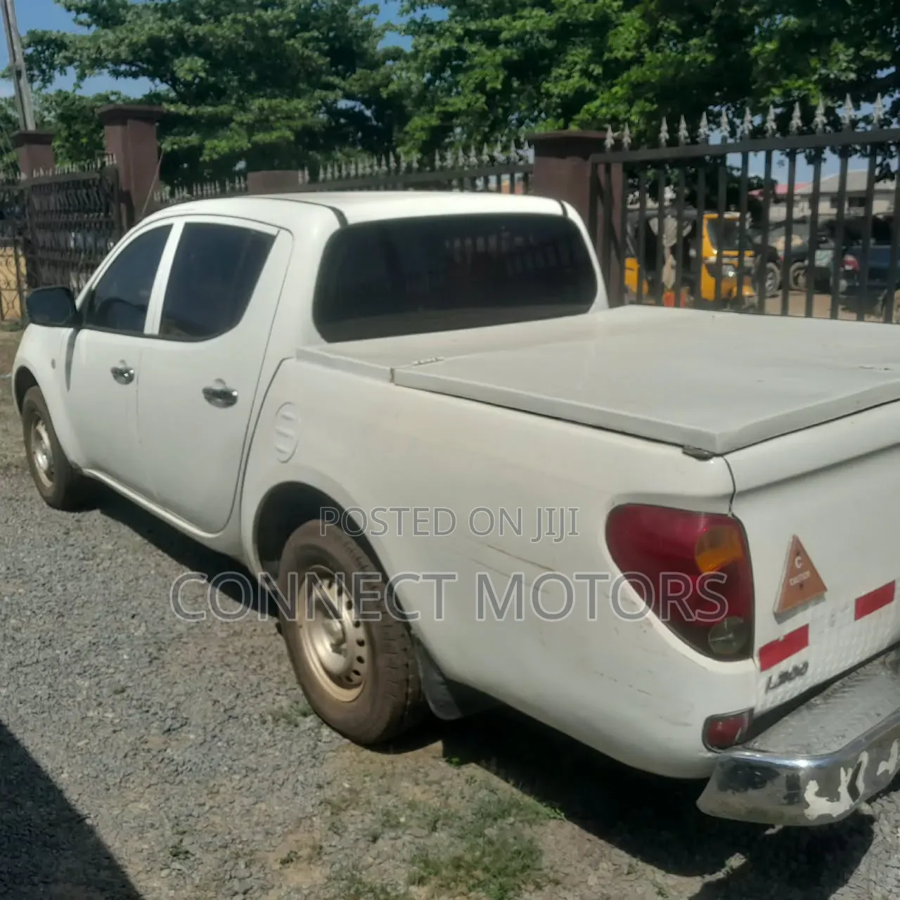 Mitsubishi L200 2014 White