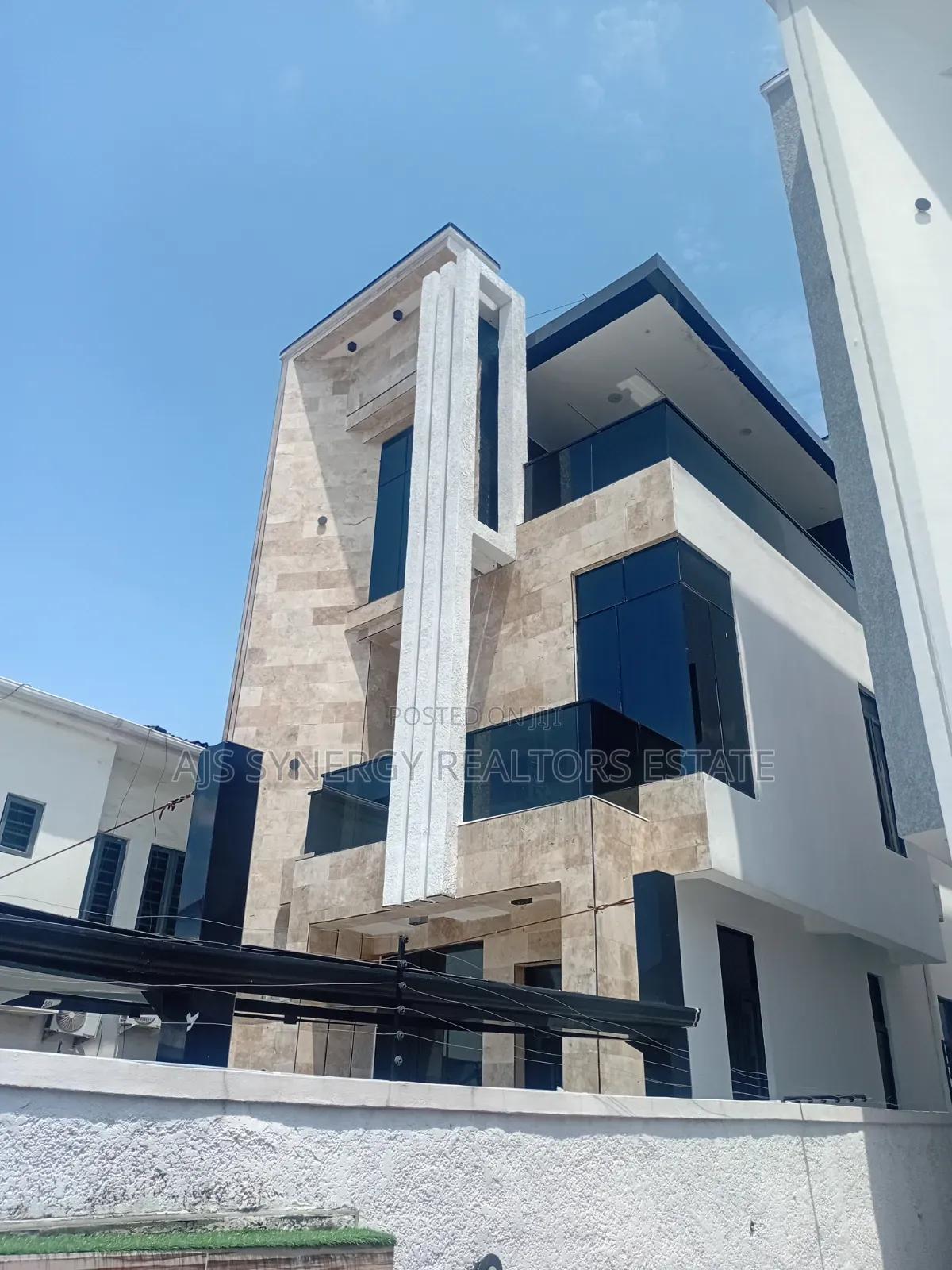 5bdrm Duplex in Lekki Expressway for sale
