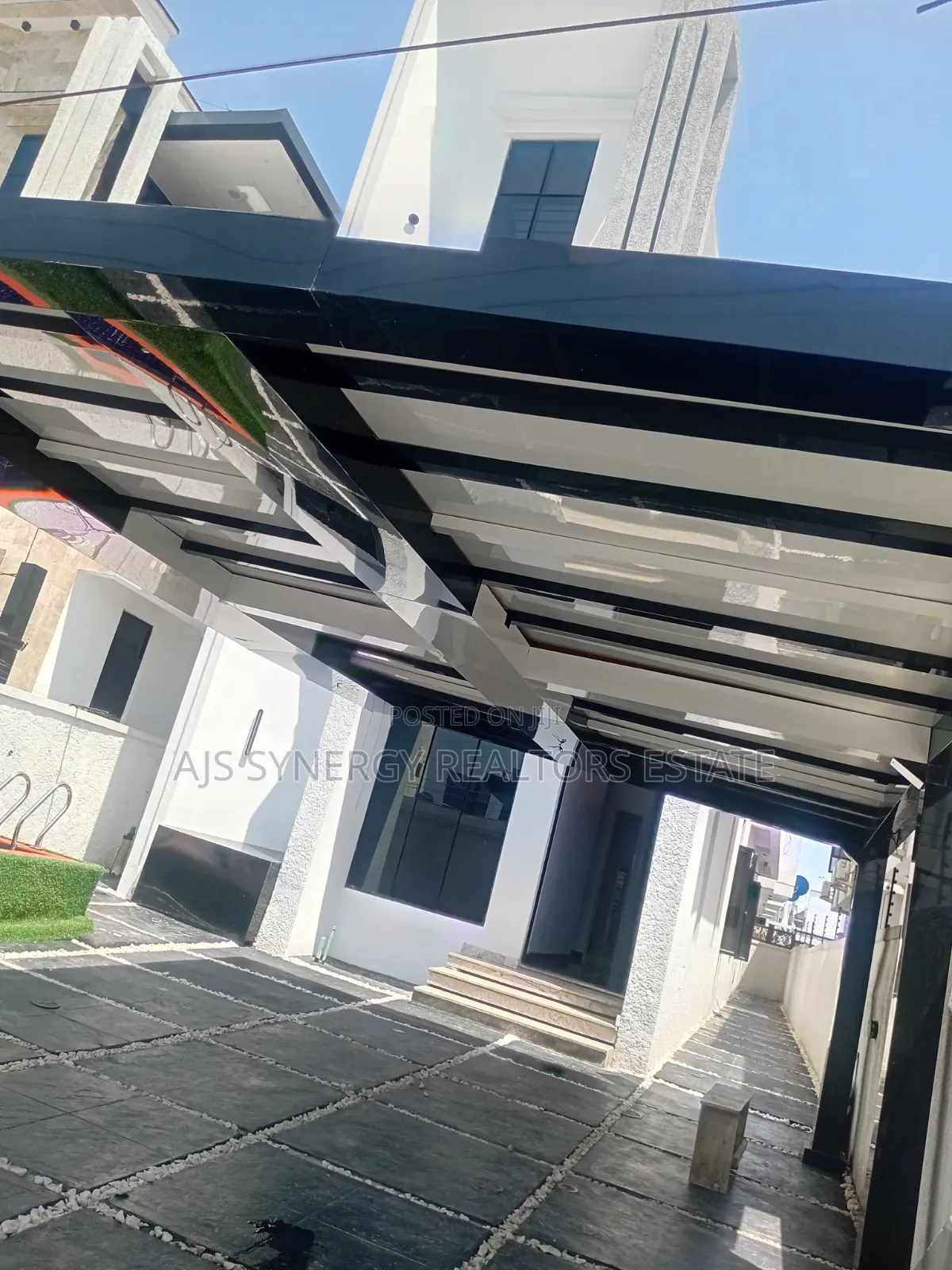 5bdrm Duplex in Lekki Expressway for sale