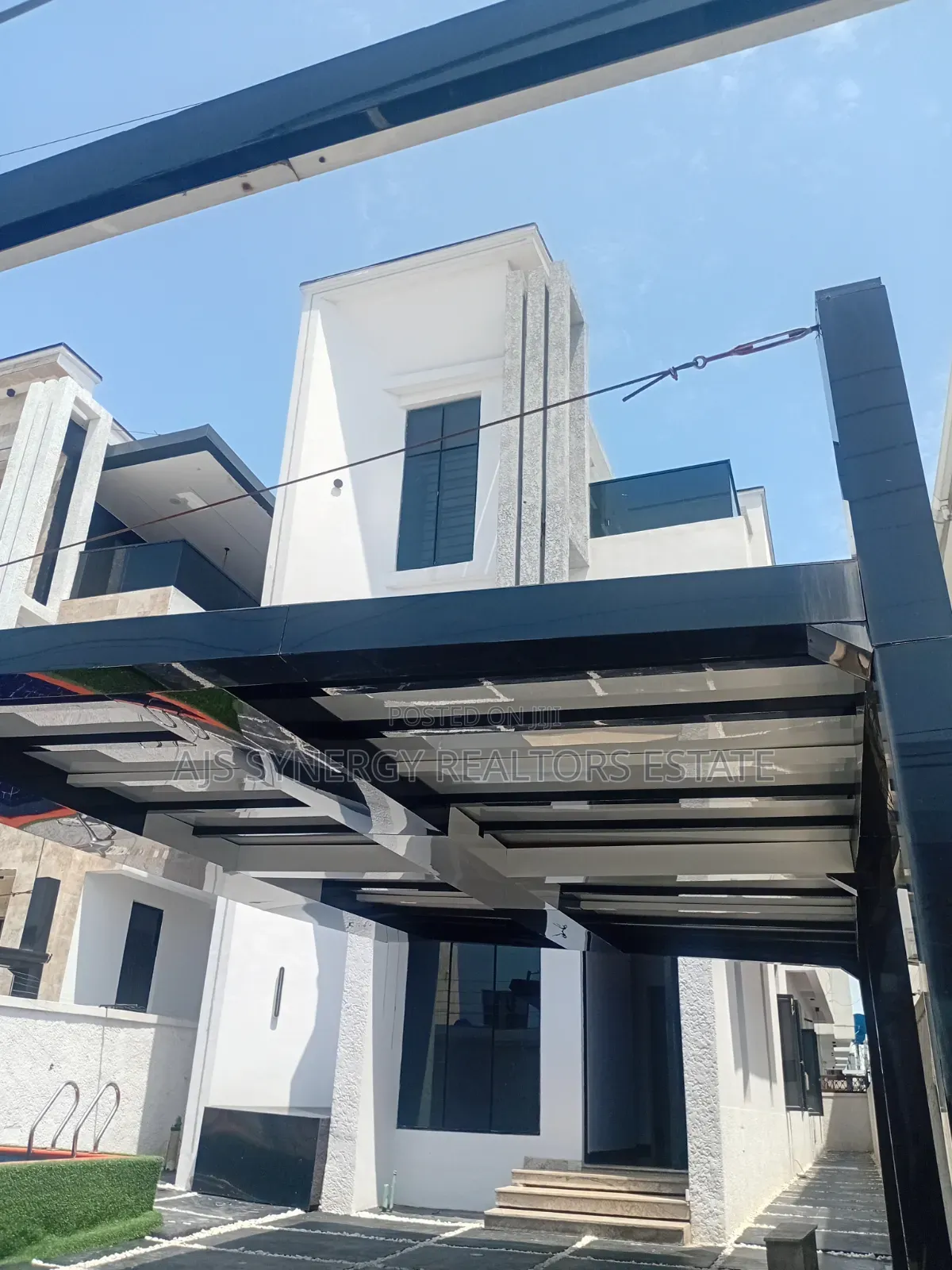 5bdrm Duplex in Lekki Expressway for sale