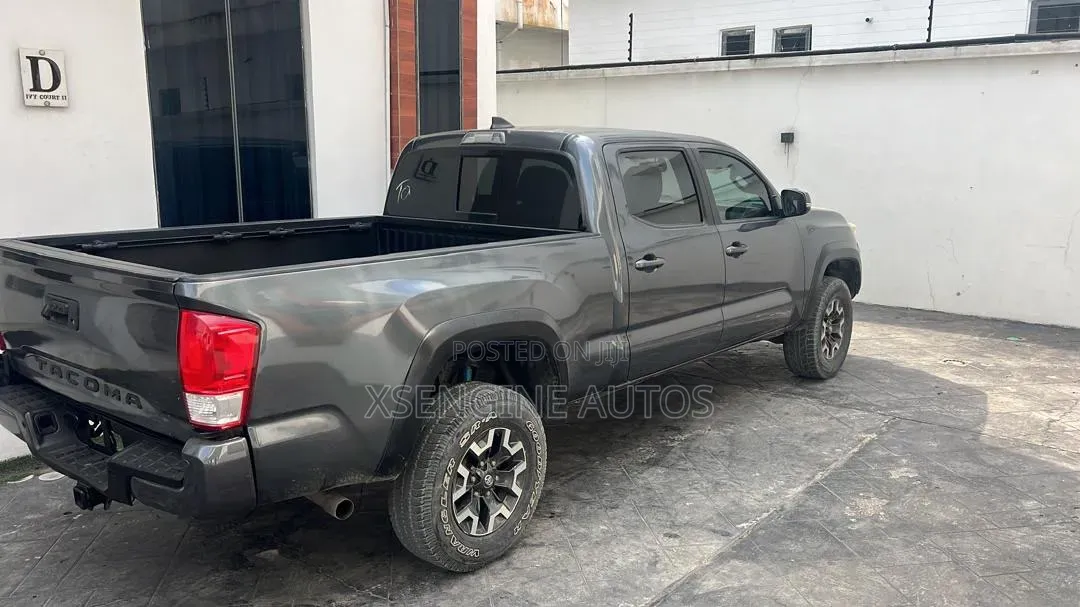 Toyota Tacoma 2017 Gray