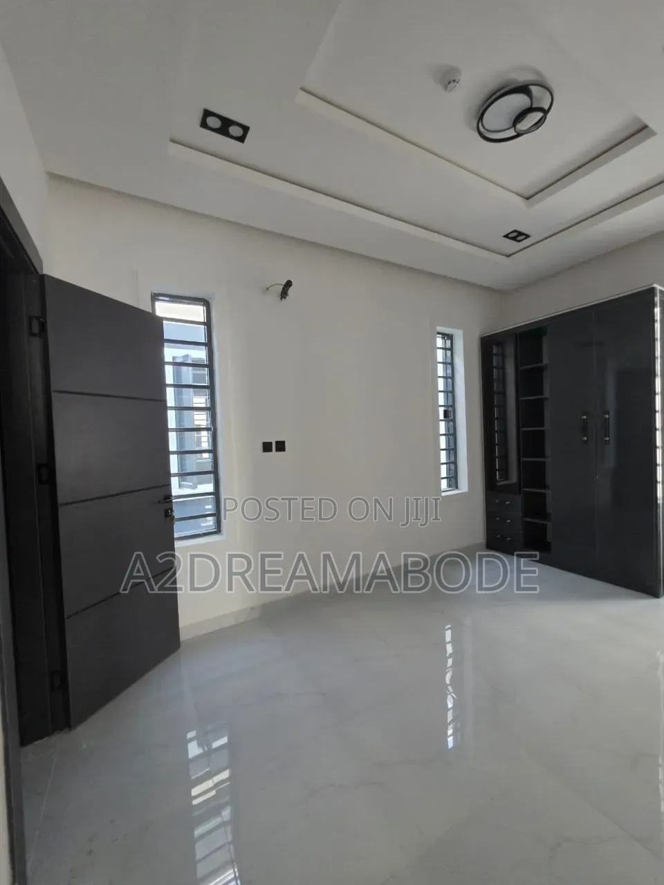 5bdrm Duplex in Omole for sale