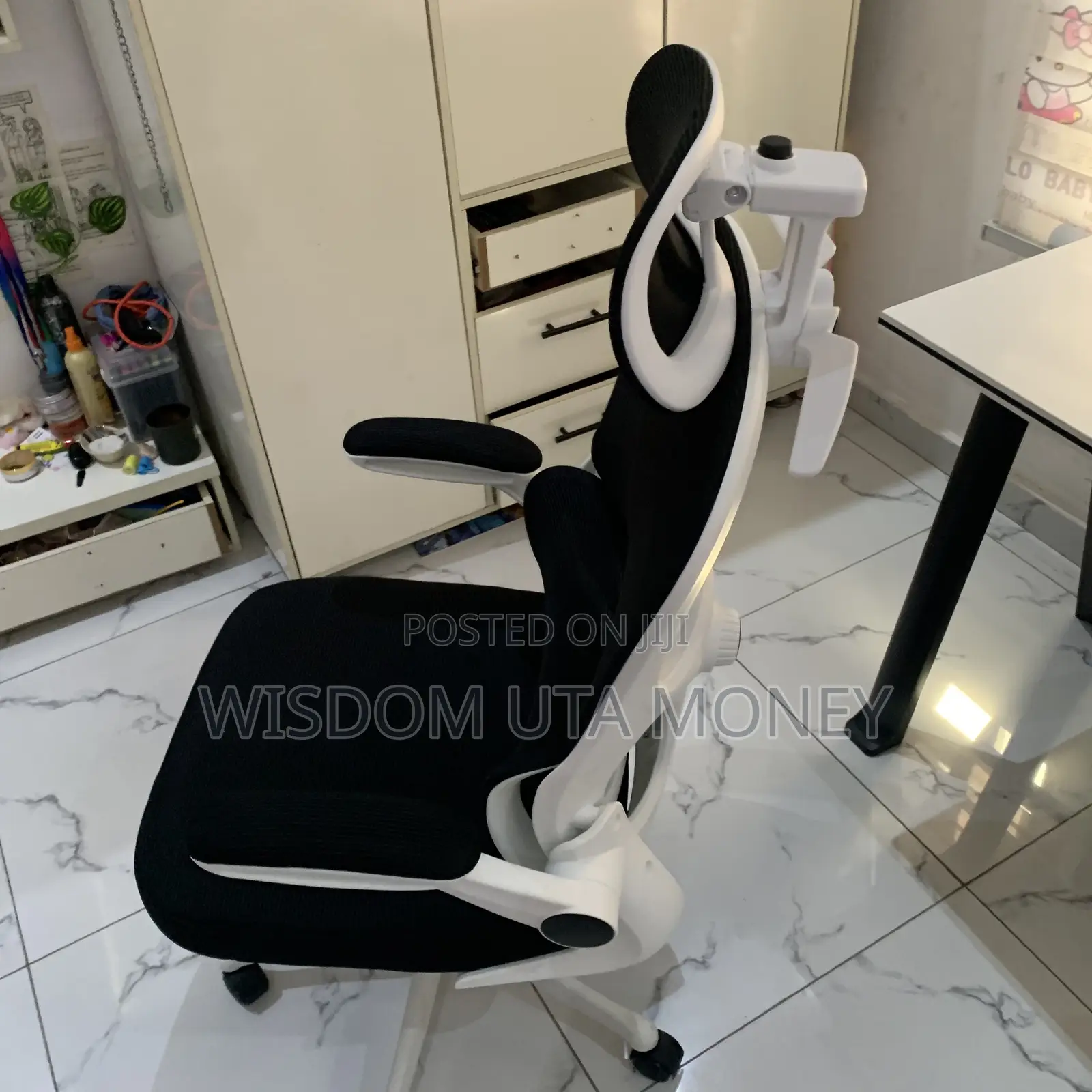 Premium Ergonomic Swivel Office Chair With Headrest