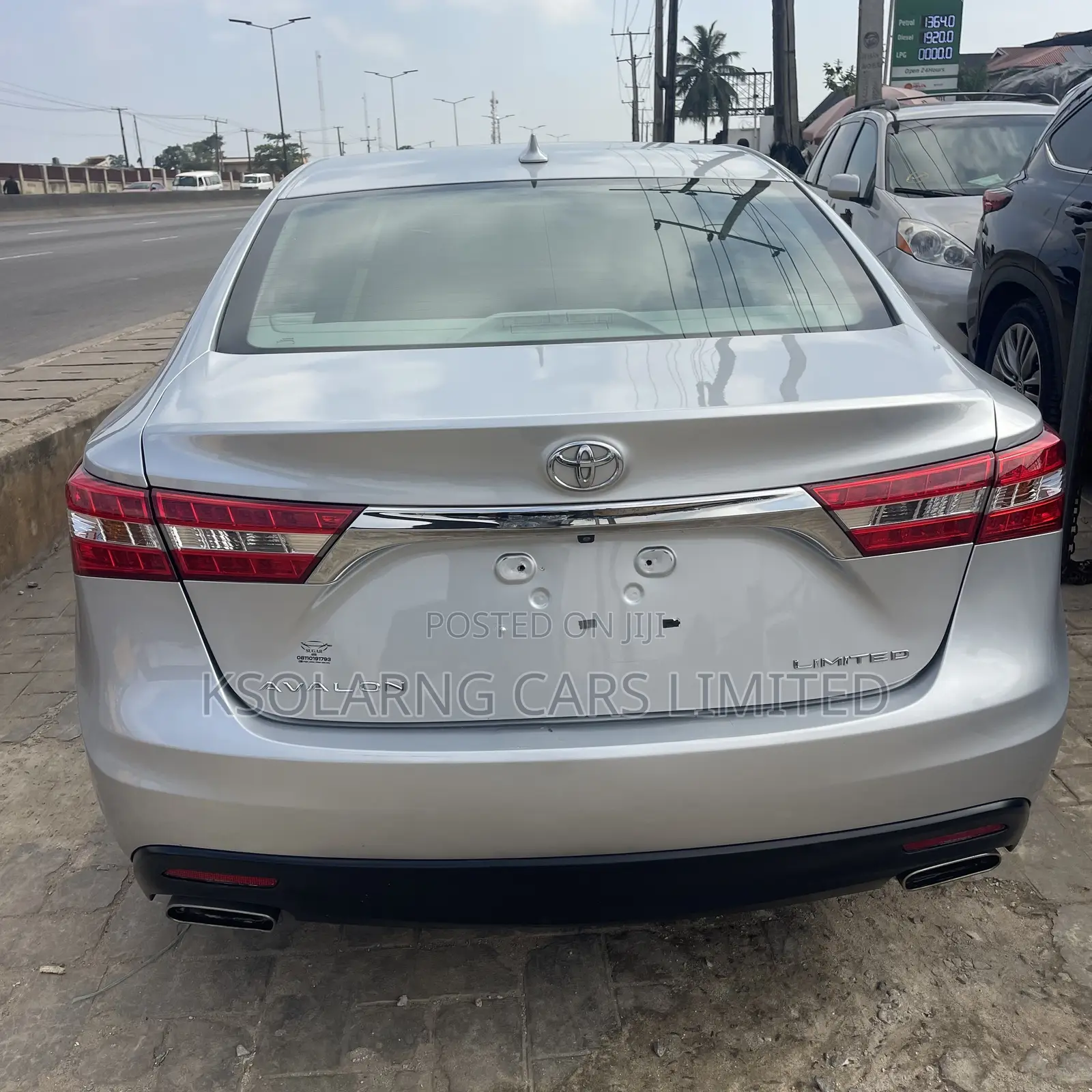 Toyota Avalon Limited Sedan FWD (3.5L 6cyl 6A) 2013 Silver