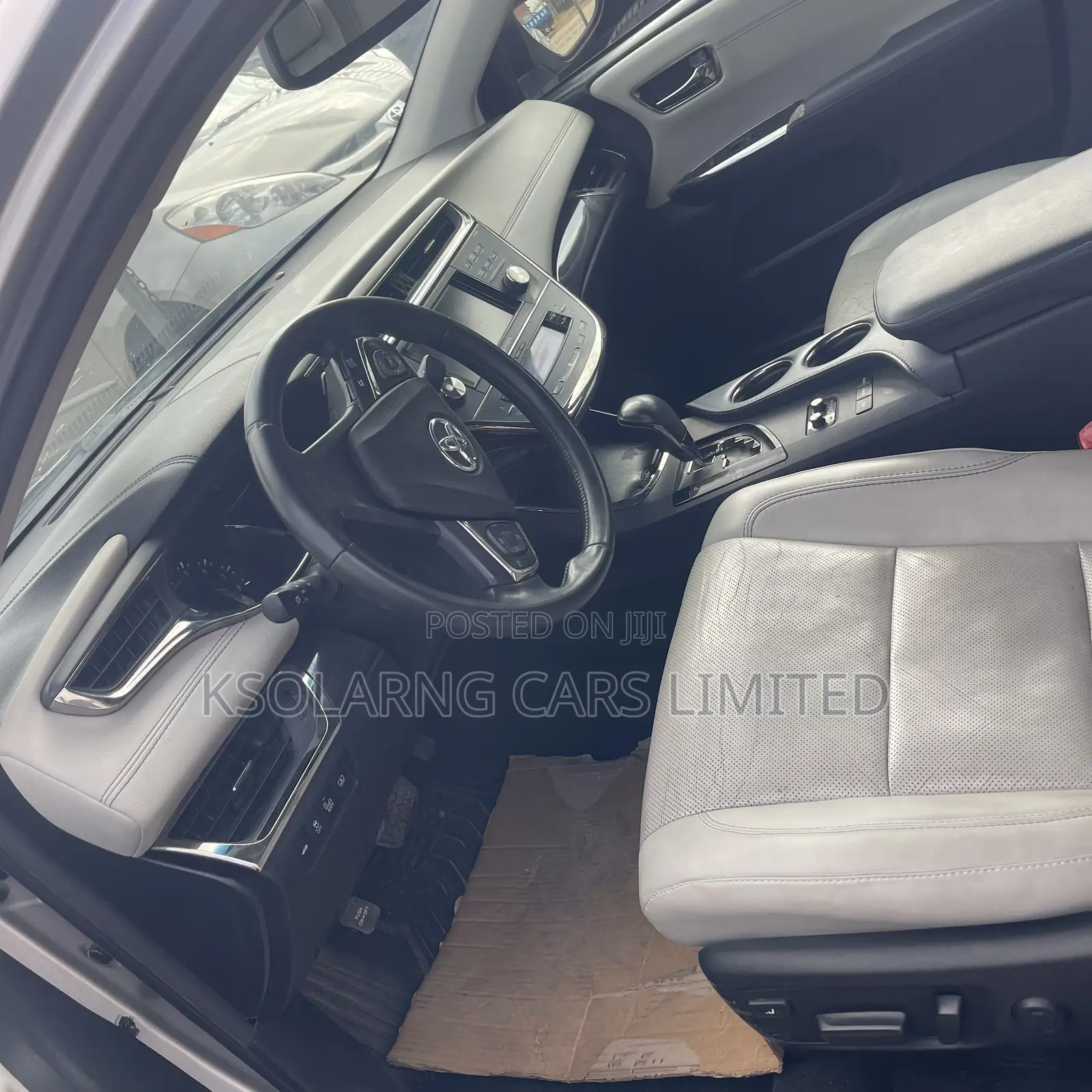Toyota Avalon Limited Sedan FWD (3.5L 6cyl 6A) 2013 Silver