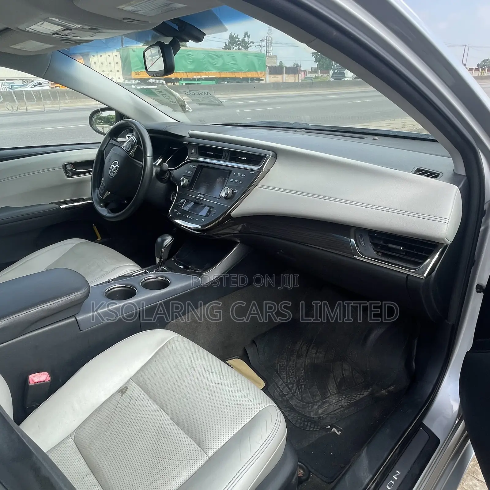 Toyota Avalon Limited Sedan FWD (3.5L 6cyl 6A) 2013 Silver