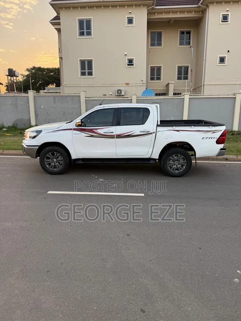 Toyota Hilux 2018 White