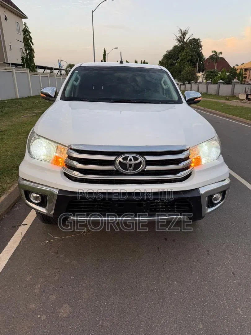 Toyota Hilux 2018 White