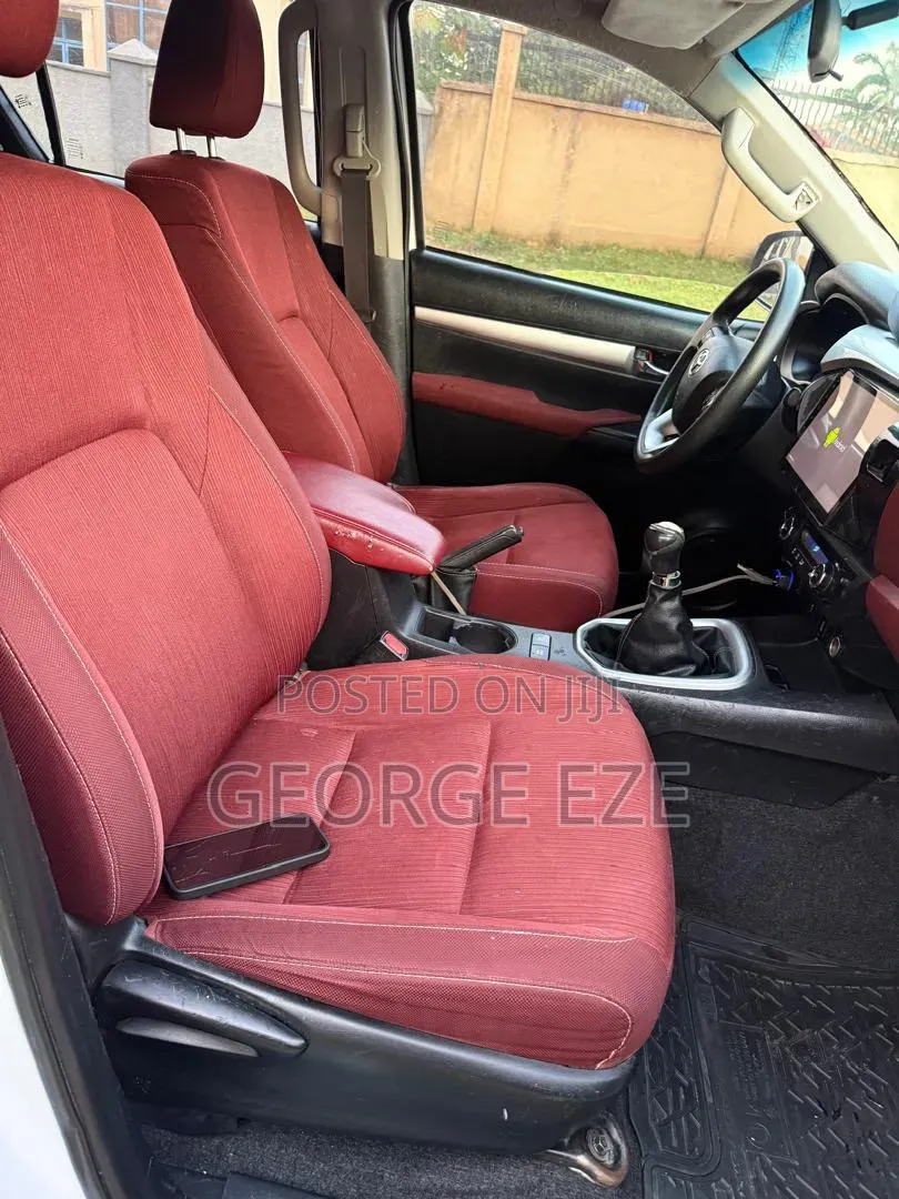 Toyota Hilux 2018 White