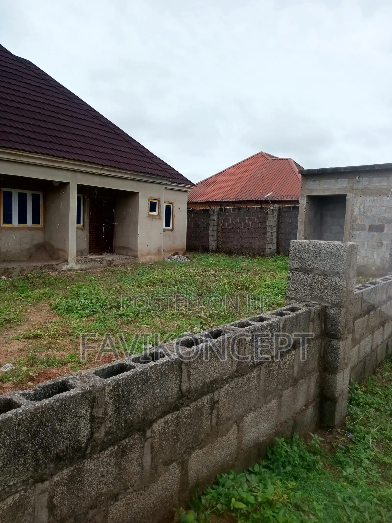 7bdrm Block of Flats in Giri for sale