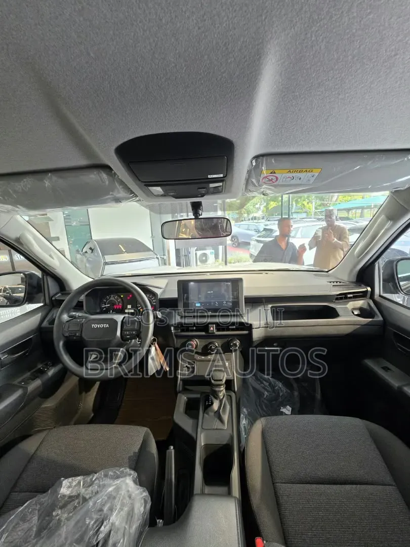 New Toyota Hilux 2026 Black
