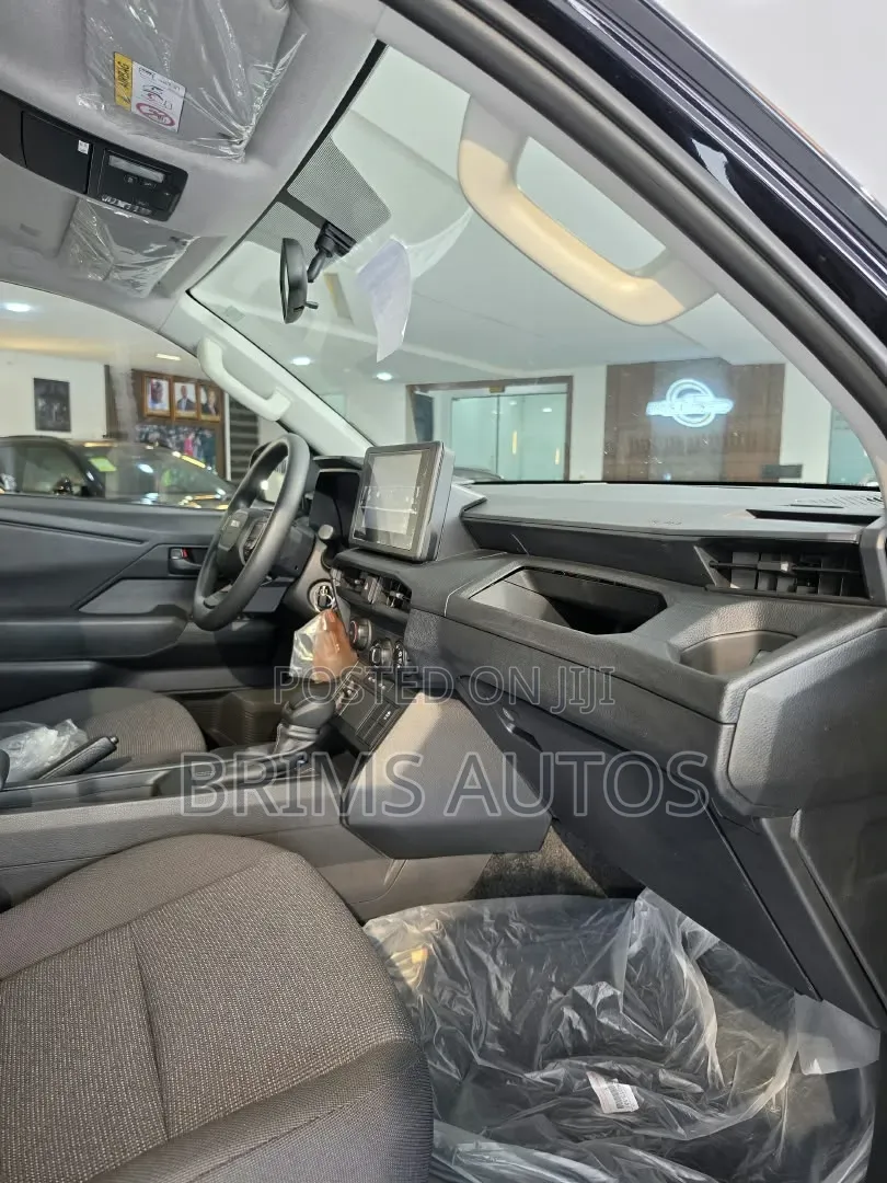 New Toyota Hilux 2026 Black