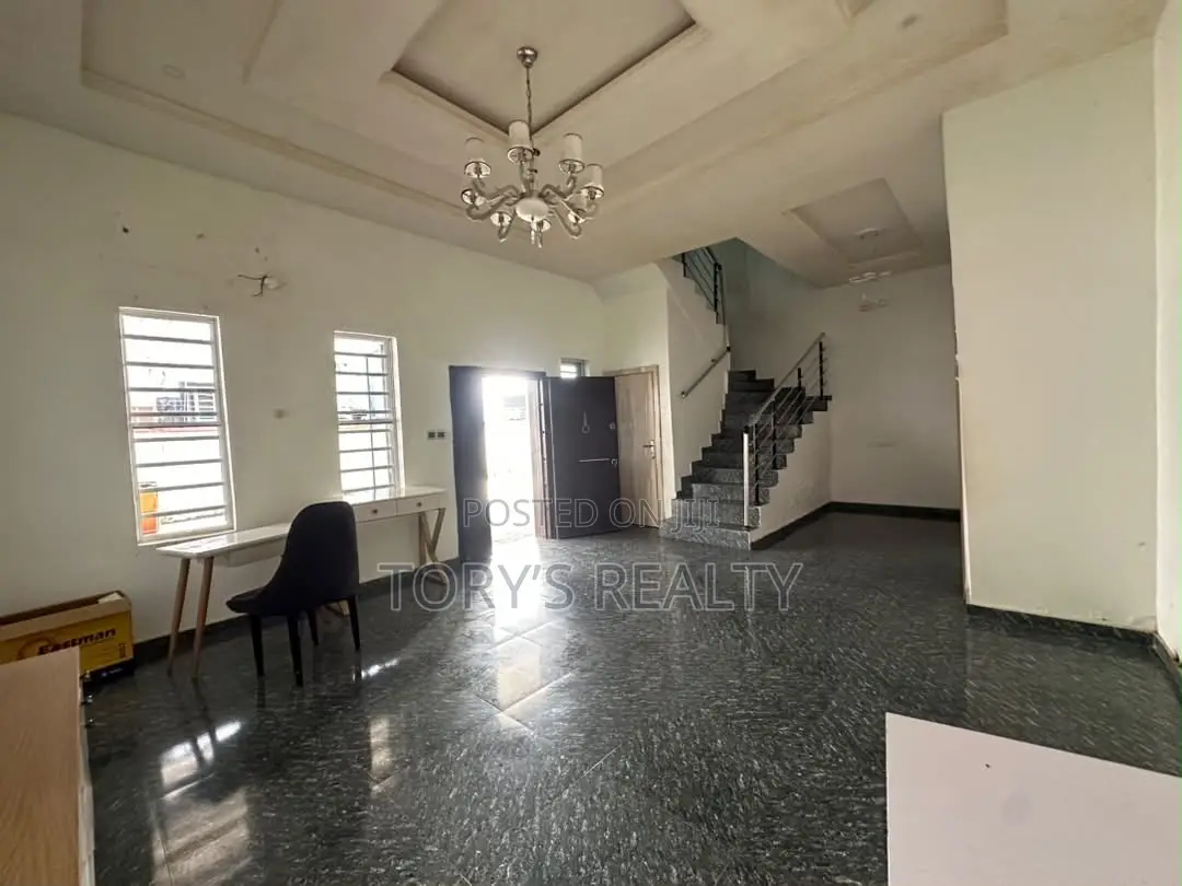 4bdrm Duplex in Lekki Phase 2 for rent