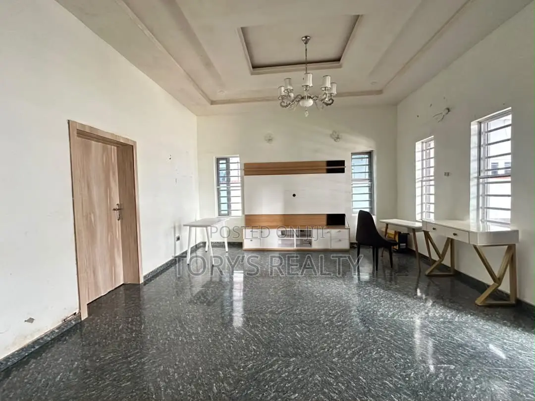 4bdrm Duplex in Lekki Phase 2 for rent