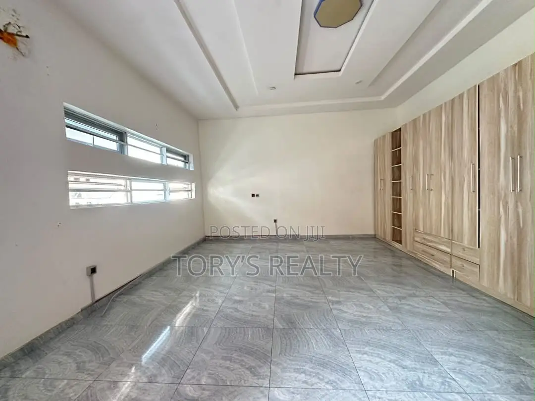4bdrm Duplex in Lekki Phase 2 for rent