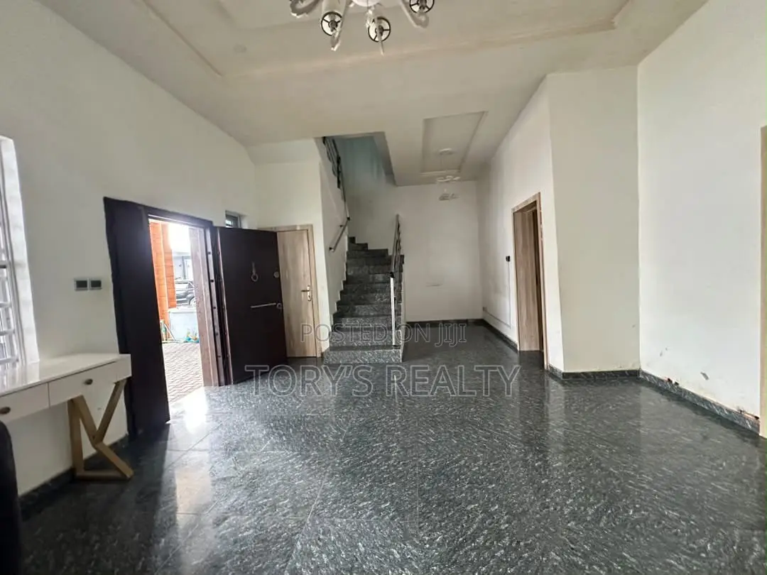 4bdrm Duplex in Lekki Phase 2 for rent