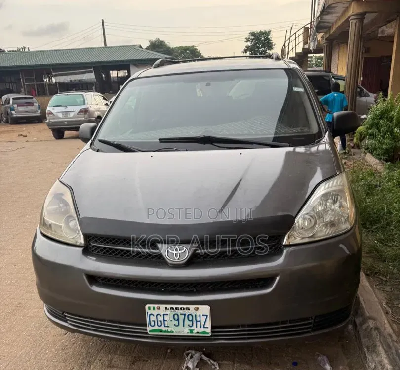 Toyota Sienna 2005 Gray