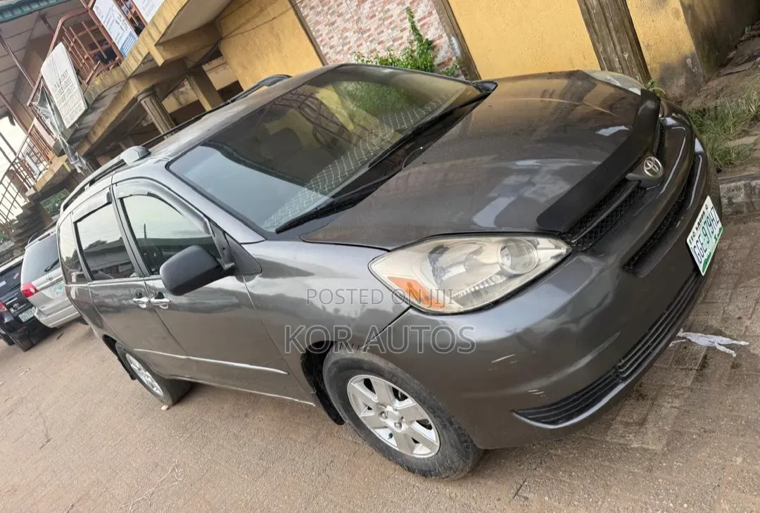 Toyota Sienna 2005 Gray