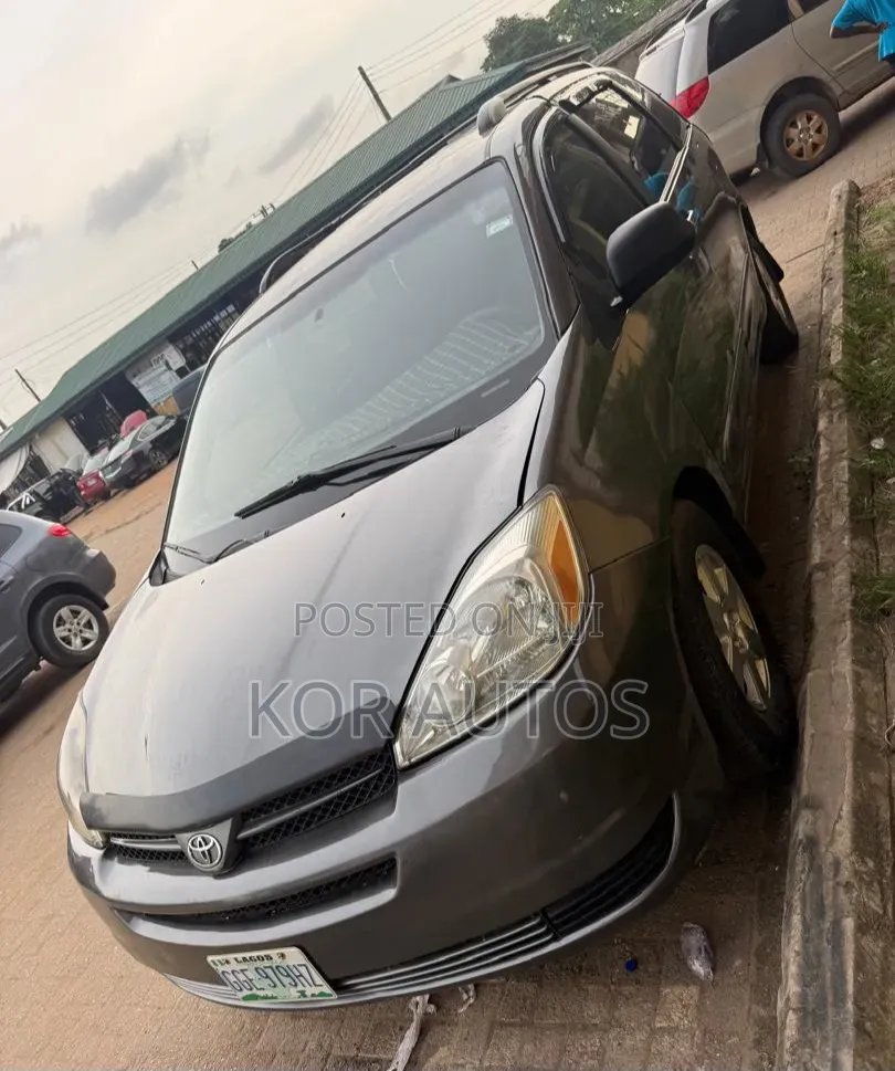 Toyota Sienna 2005 Gray