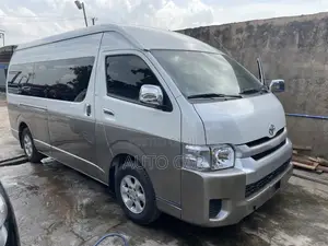 Toyota HiAce 2013 Gold