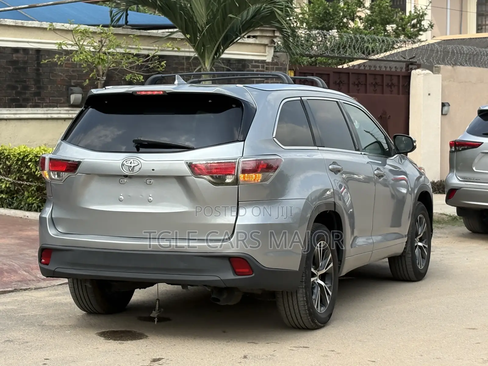 Toyota Highlander XLE V6 4x2 (3.5L 6cyl 6A) 2016 Silver
