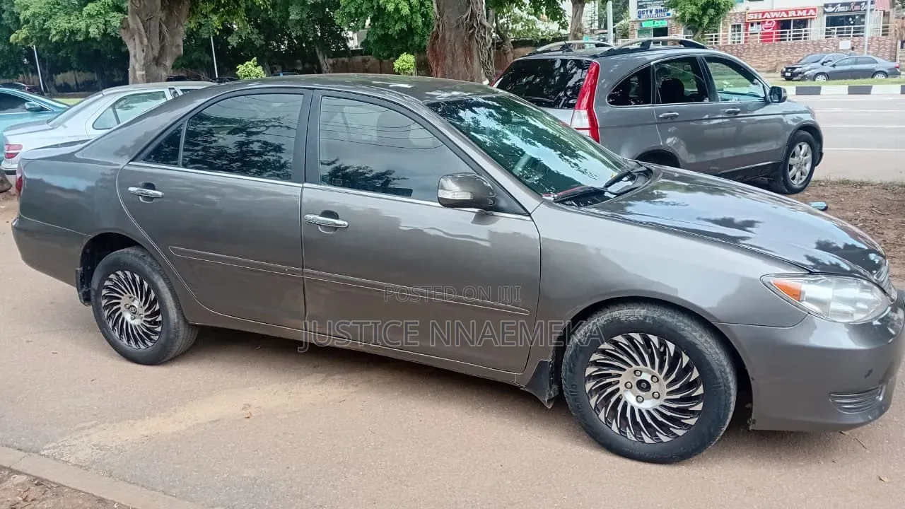 Toyota Camry 2004 Gray