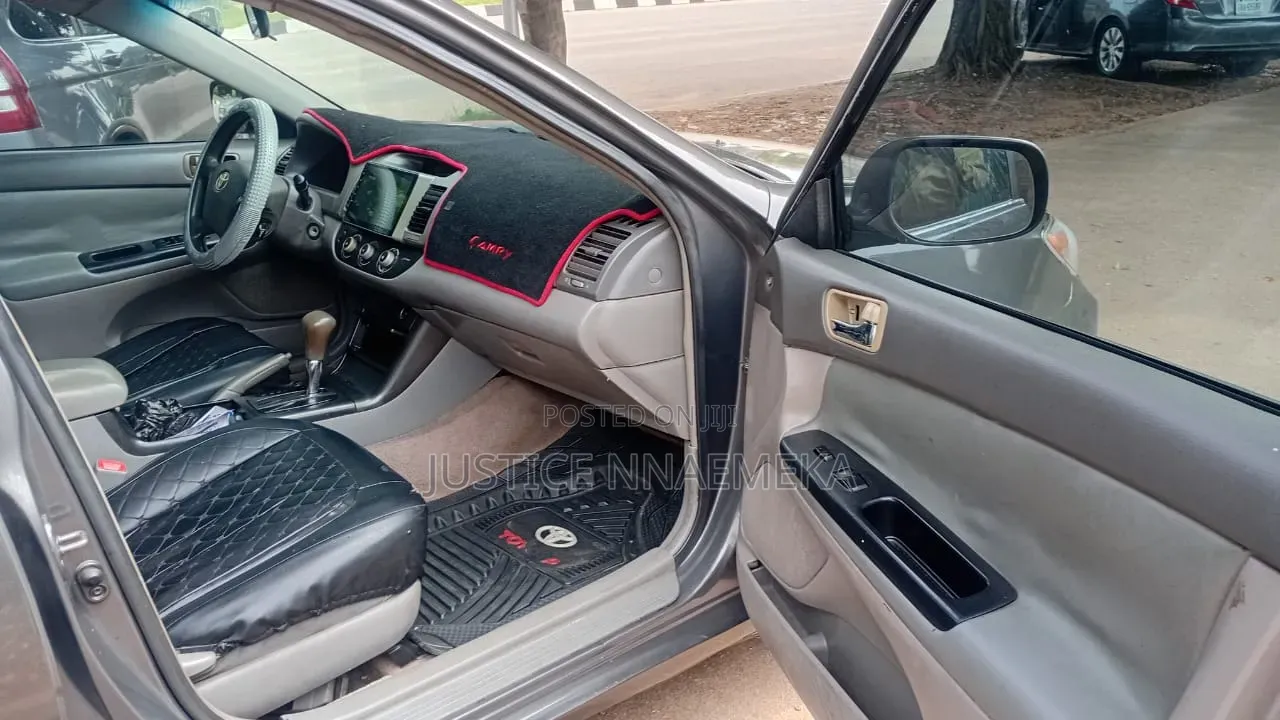 Toyota Camry 2004 Gray
