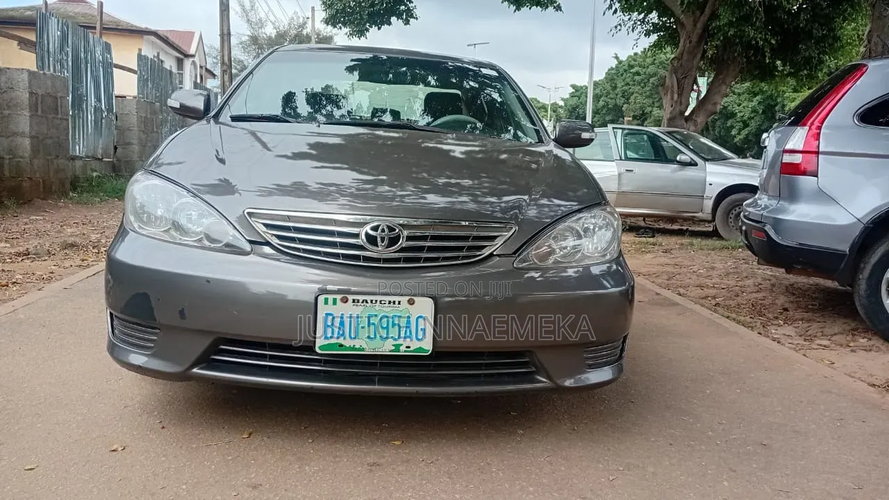 Toyota Camry 2004 Gray