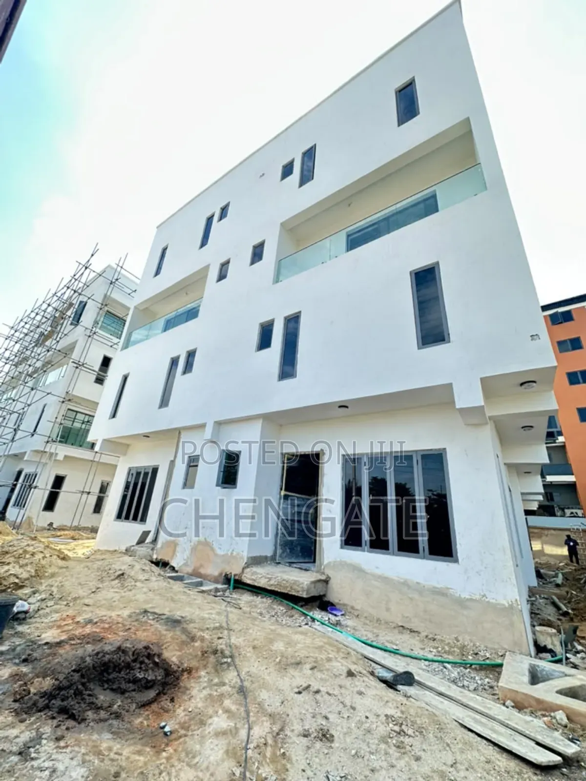 2bdrm Maisonette in Lekki Phase 1 for sale