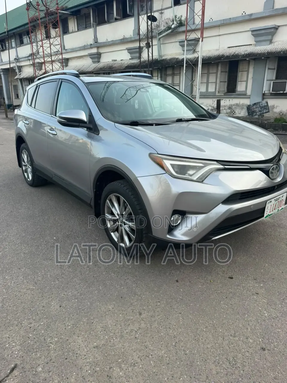 Toyota RAV4 Limited AWD (2.5L 4cyl 6A) 2017 Silver