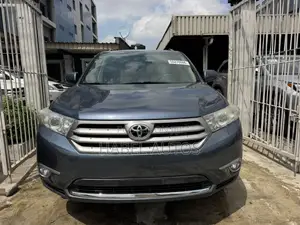 Toyota Highlander SE 3.5L 4WD 2013 Blue