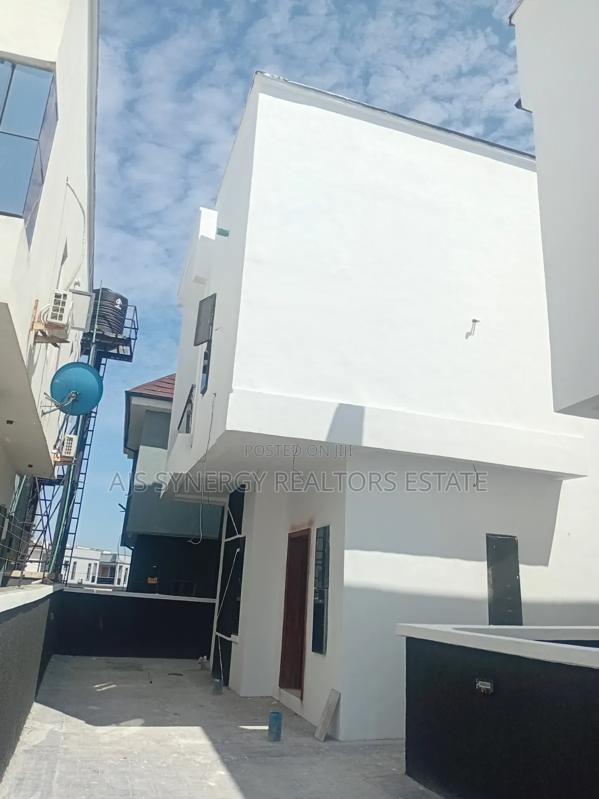 5bdrm Duplex in Lekki Expressway for sale